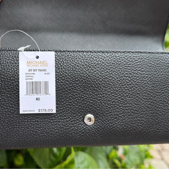 Michael Kors Jet Set Travel LG Carryall Wallet Black - Picture 8 of 9